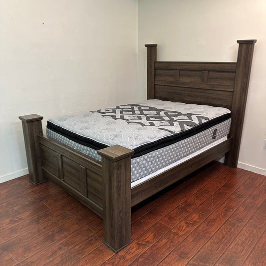 Juararo Queen Bed with Beautyrest Mattress