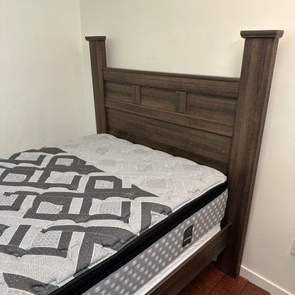 Juararo Queen Bed with Beautyrest Mattress
