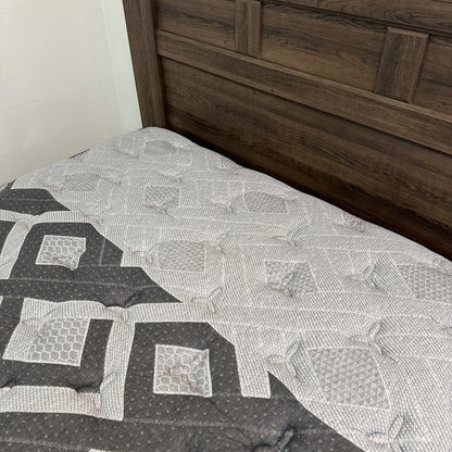 Juararo Queen Bed with Beautyrest Mattress