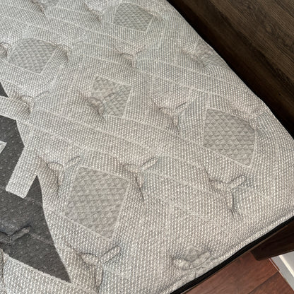 Juararo Queen Bed with Beautyrest Mattress