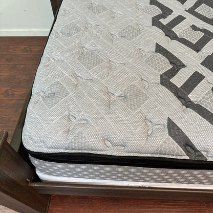 Juararo Queen Bed with Beautyrest Mattress