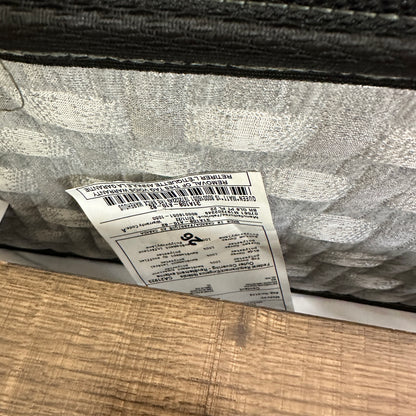 Juararo Queen Bed with Beautyrest Mattress