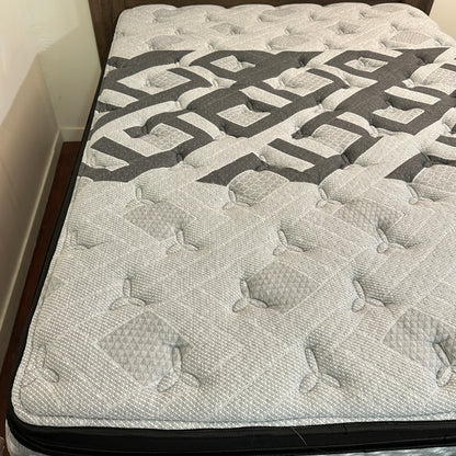 Juararo Queen Bed with Beautyrest Mattress