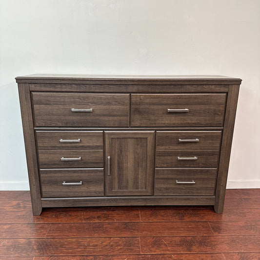 Juararo Dresser - 6 Drawers and Storage