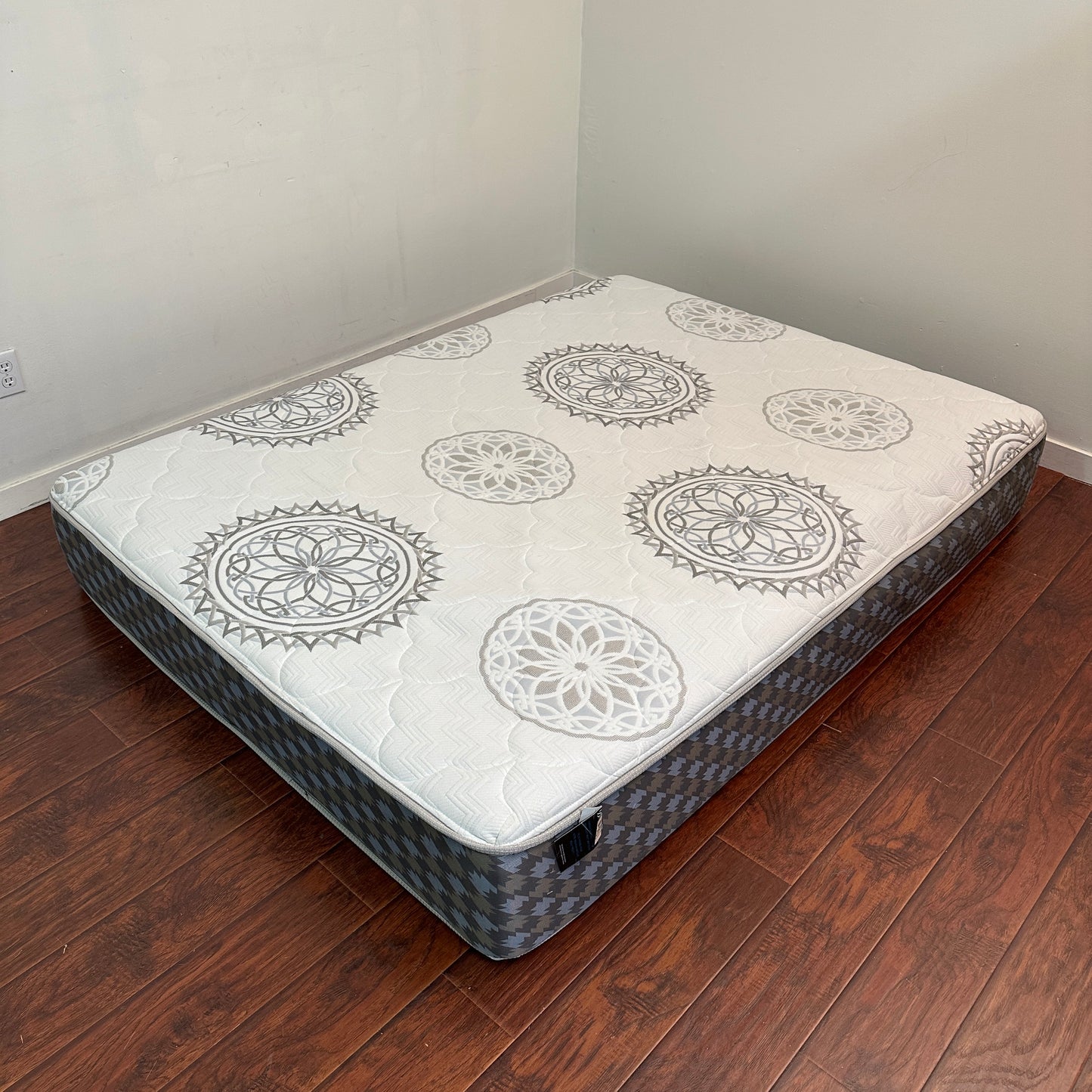 Silver BeautyRest Queen Mattress and Box Spring