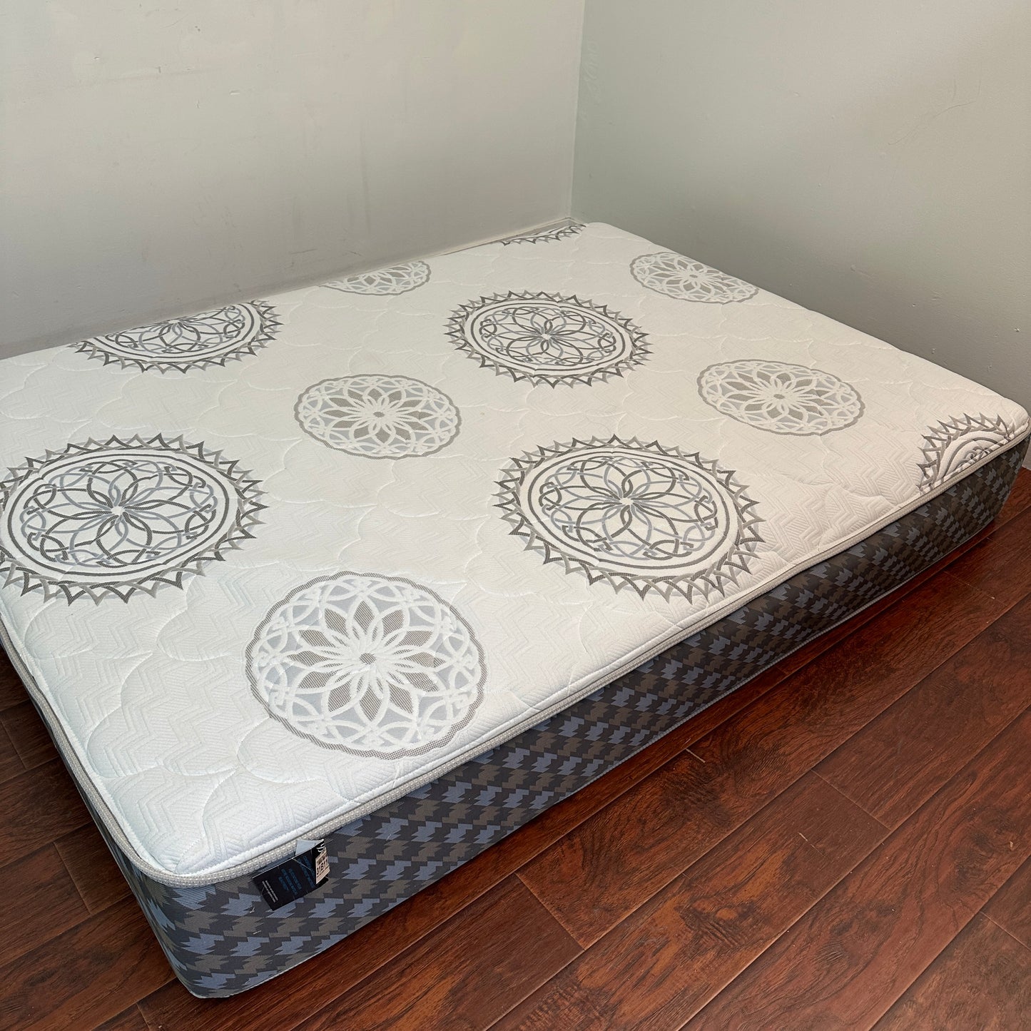 Silver BeautyRest Queen Mattress and Box Spring