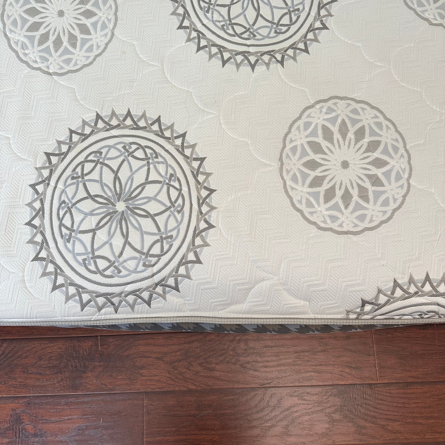 Silver BeautyRest Queen Mattress and Box Spring