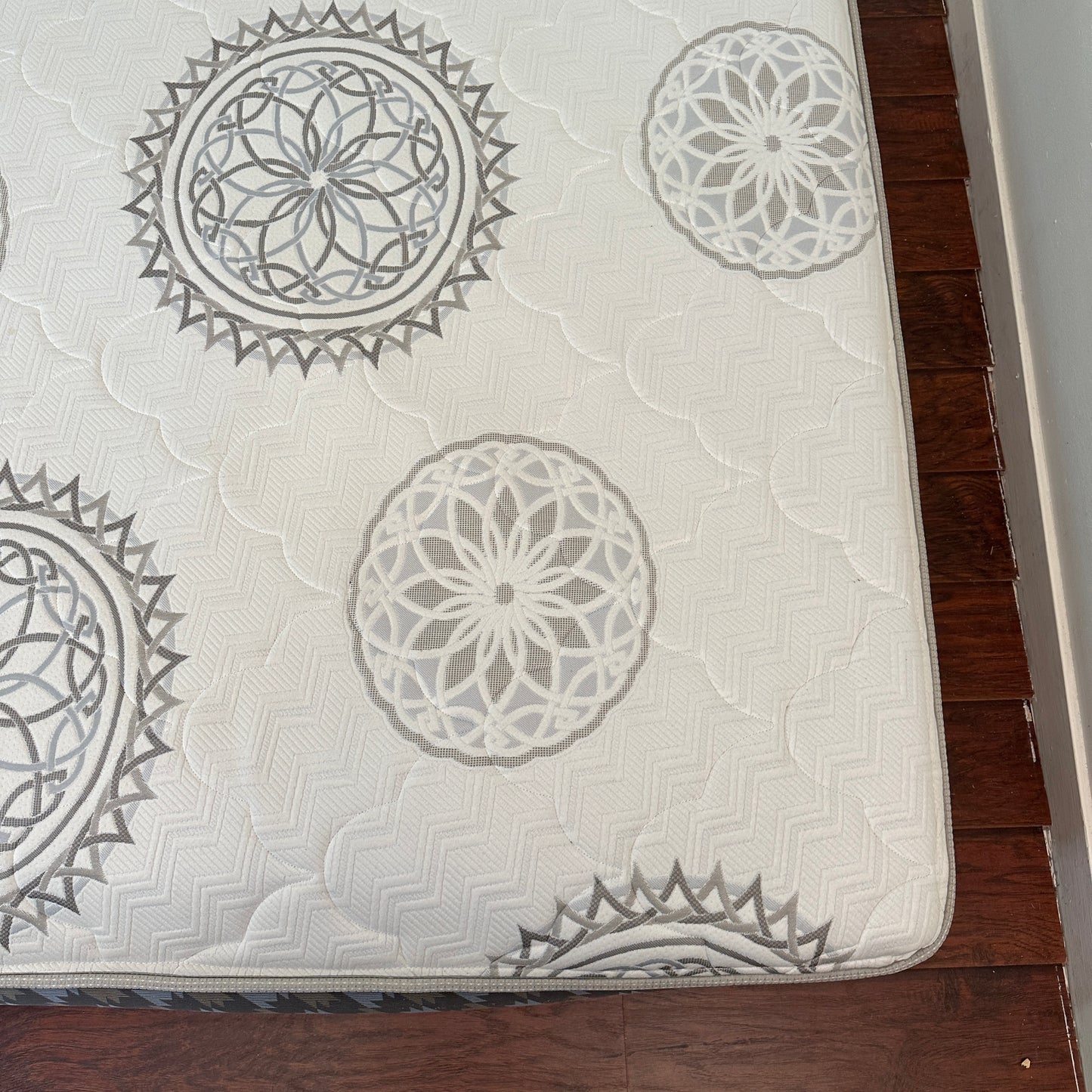 Silver BeautyRest Queen Mattress and Box Spring
