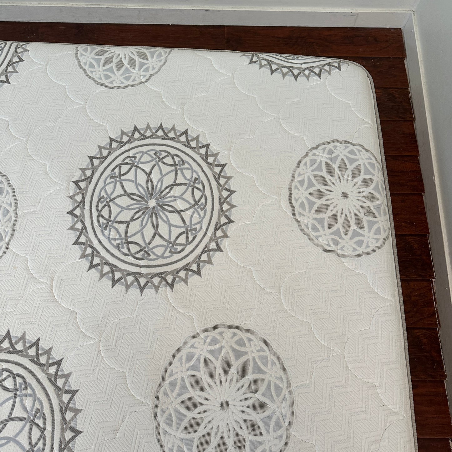 Silver BeautyRest Queen Mattress and Box Spring