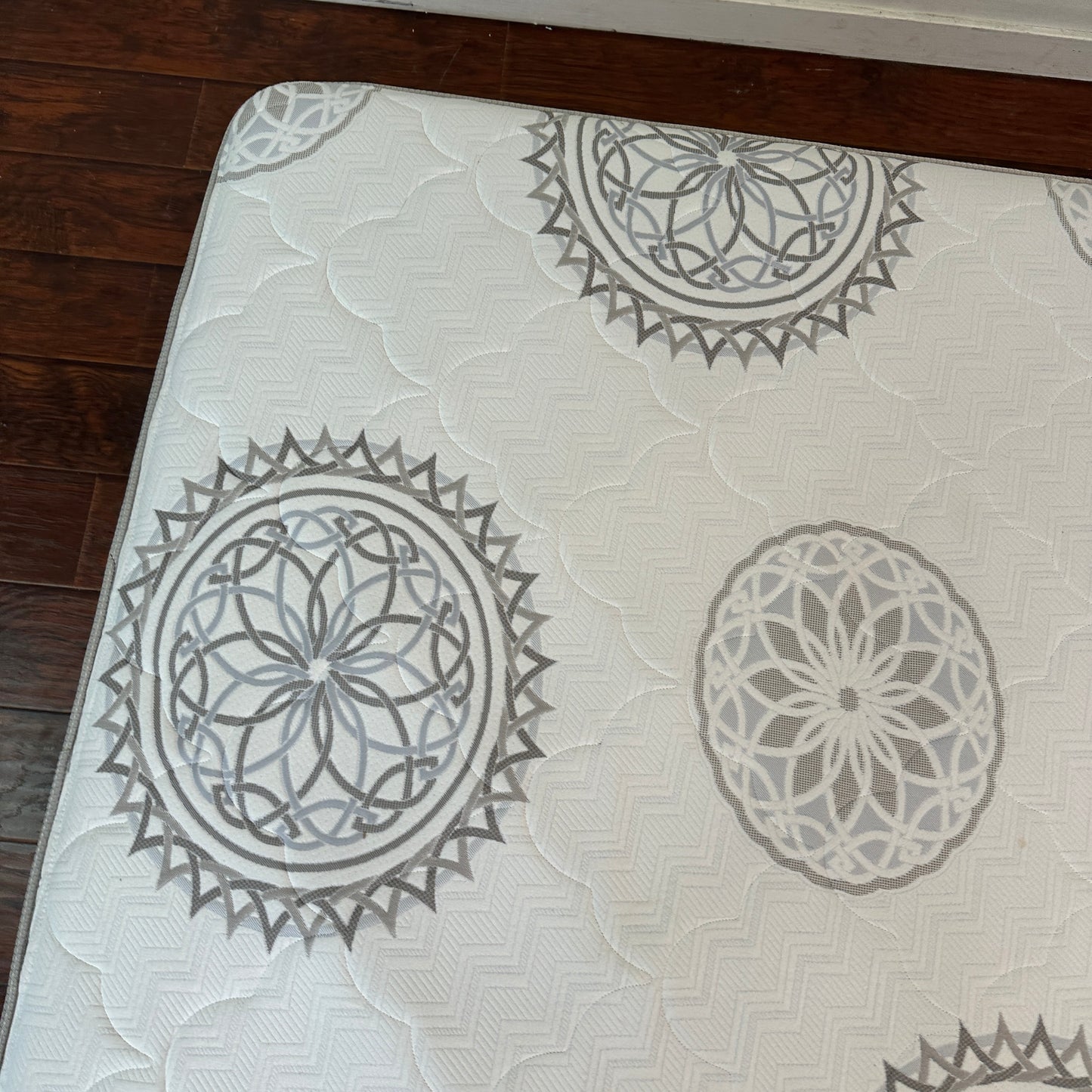 Silver BeautyRest Queen Mattress and Box Spring