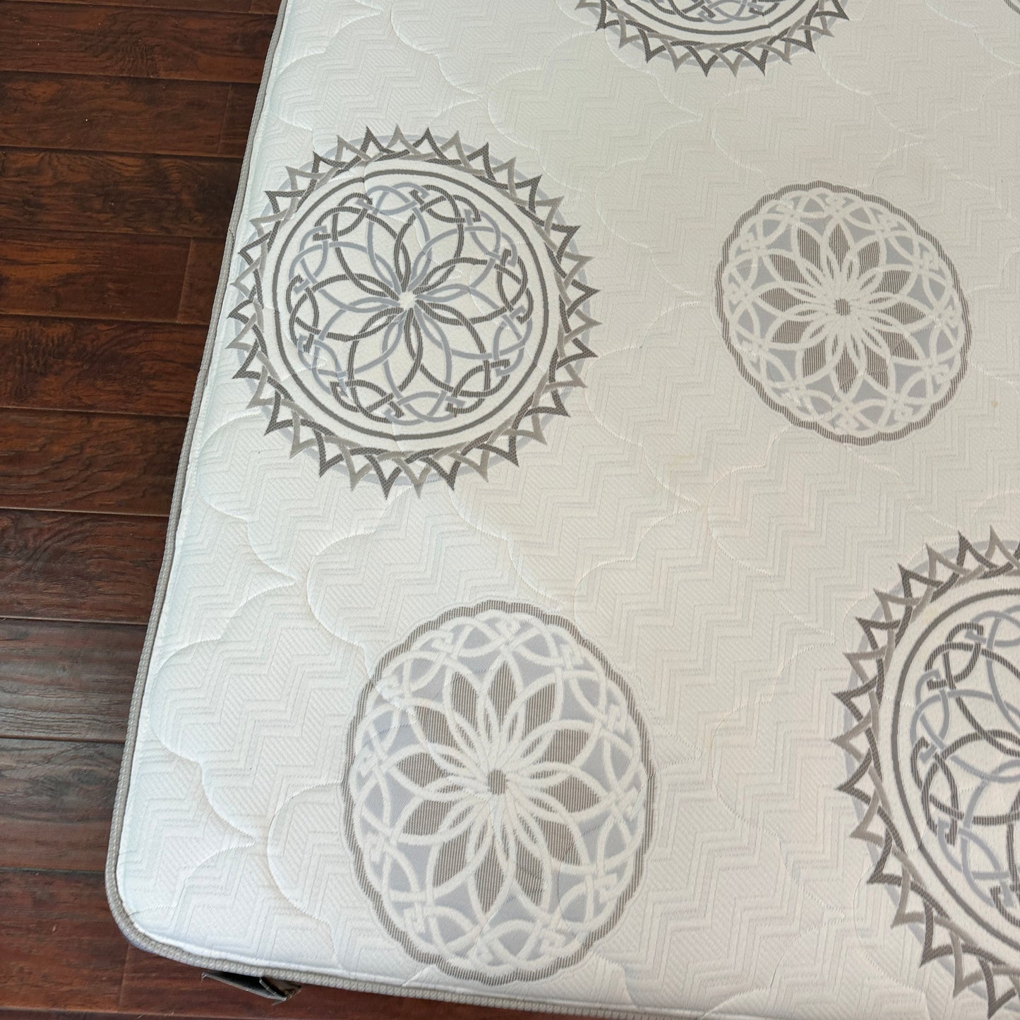 Silver BeautyRest Queen Mattress and Box Spring