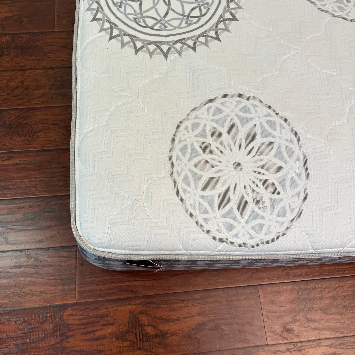 Silver BeautyRest Queen Mattress and Box Spring