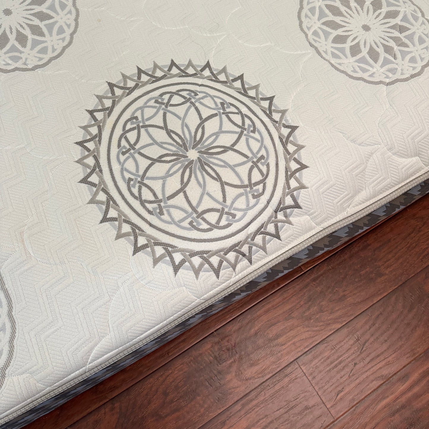 Silver BeautyRest Queen Mattress and Box Spring