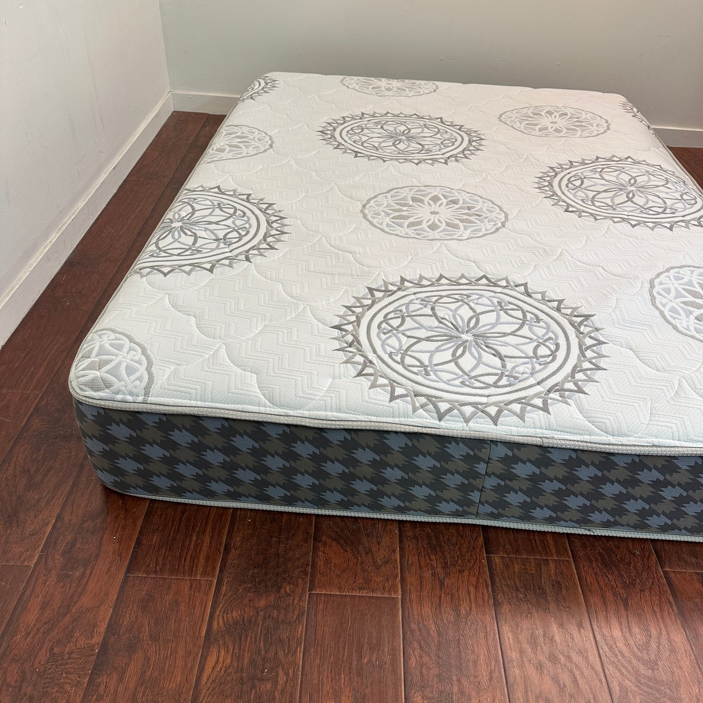 Silver BeautyRest Queen Mattress and Box Spring