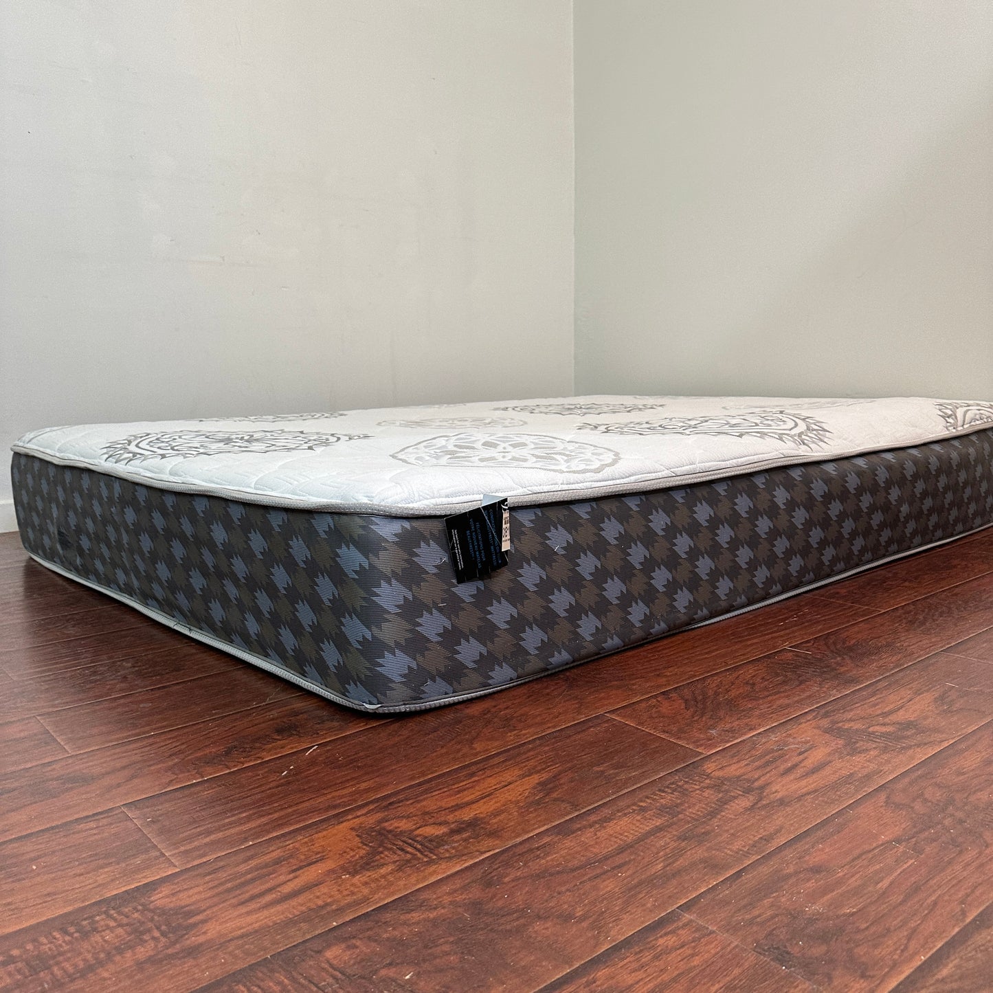 Silver BeautyRest Queen Mattress and Box Spring