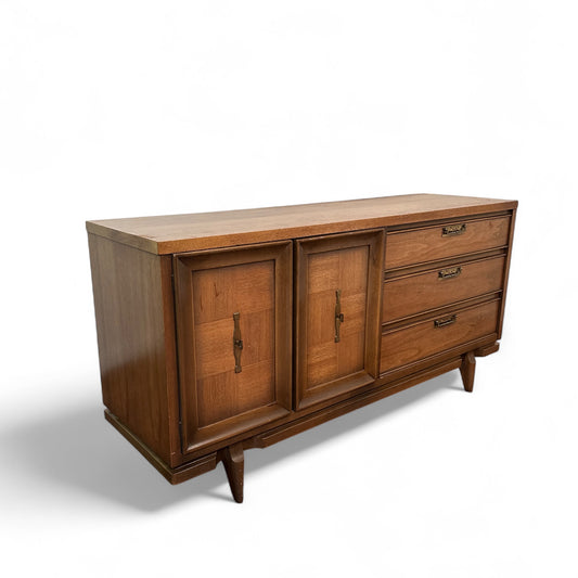 1960s Mid-Century Modern 9 Drawers Dresser