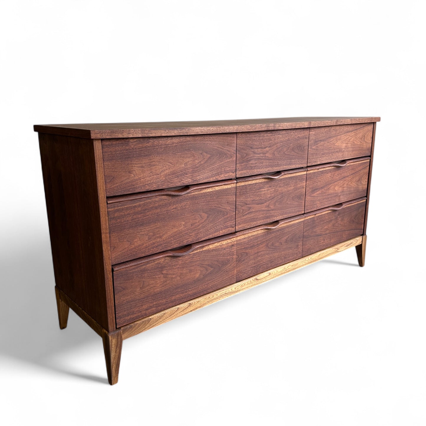 Walnut Mid-Century 9 Drawers Dresser