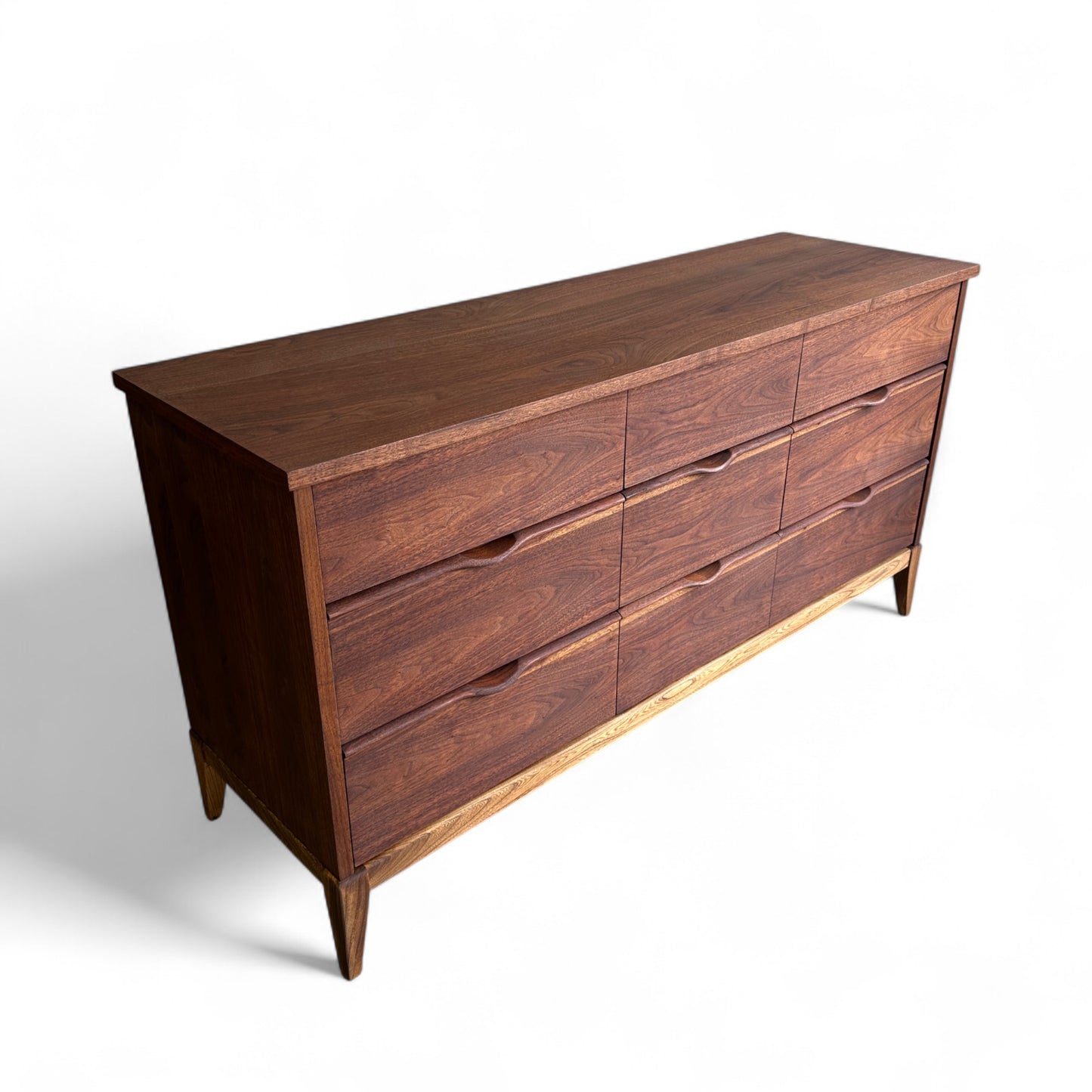 Walnut Mid-Century 9 Drawers Dresser