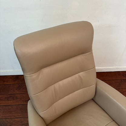 ScanDesigns Leather Power Recliner