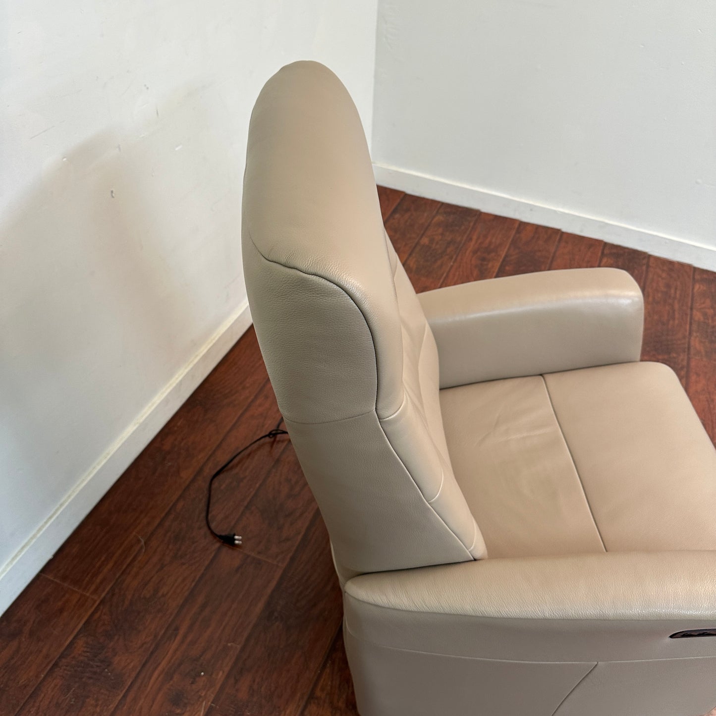 ScanDesigns Leather Power Recliner