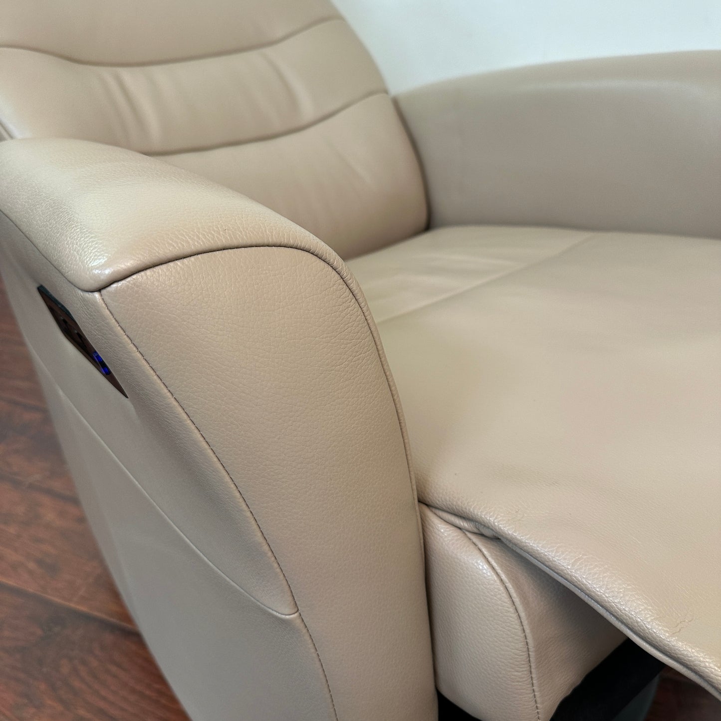 ScanDesigns Leather Power Recliner