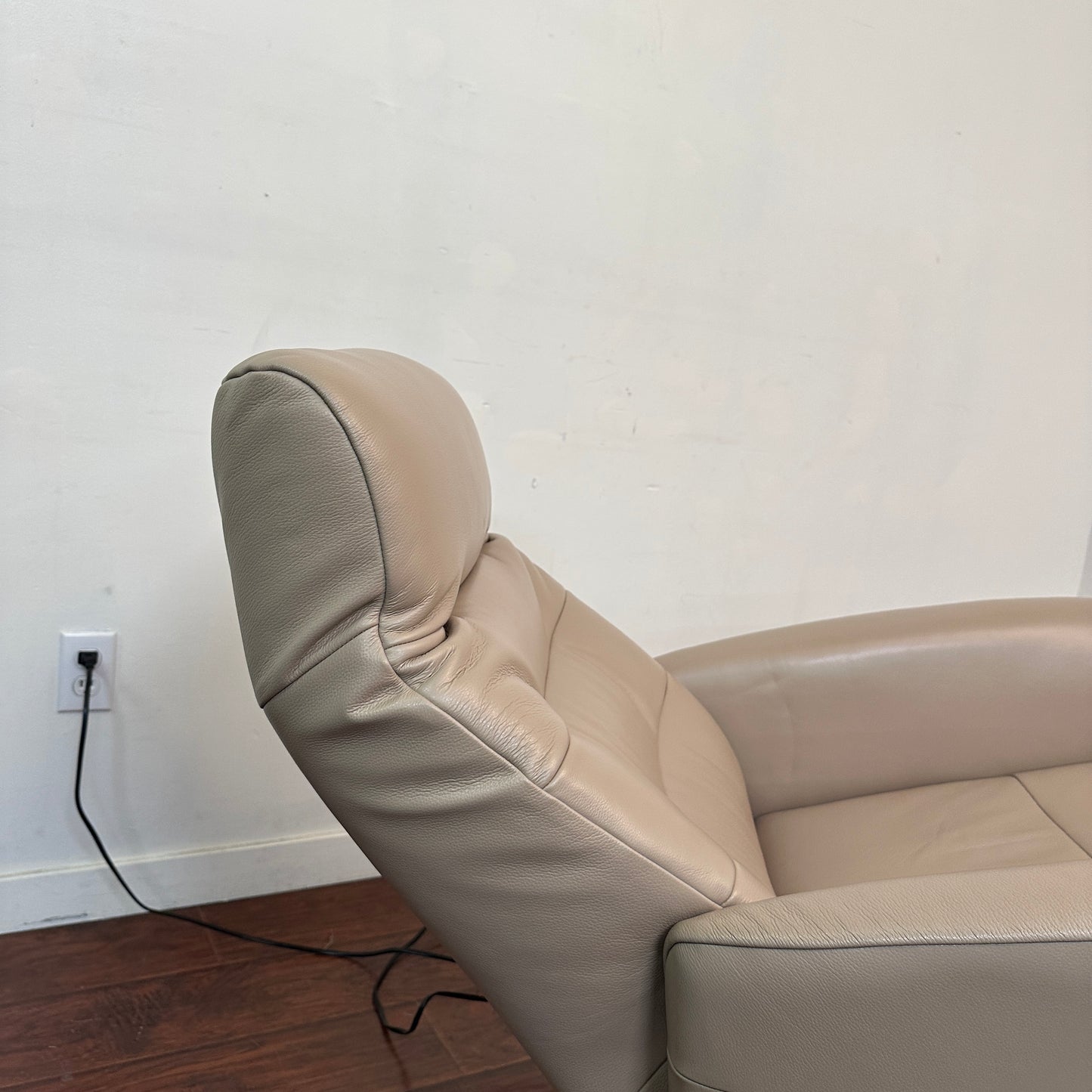 ScanDesigns Leather Power Recliner