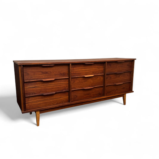 Walnut Mid-Century Nine Drawers Dresser