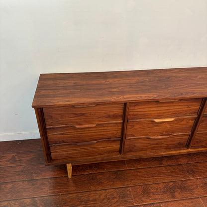 Walnut Mid-Century Nine Drawers Dresser