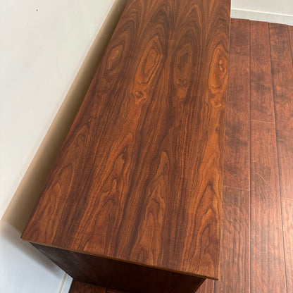Walnut Mid-Century Nine Drawers Dresser