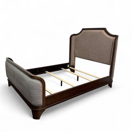 Larrenton Brown Queen Size Bed