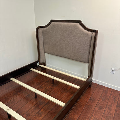 Larrenton Brown Queen Size Bed