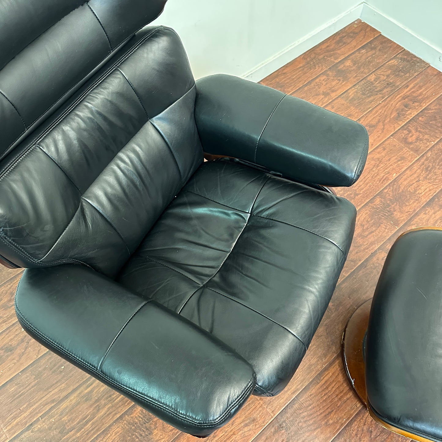 Black Eames Replica Recliner Chair with Ottoman