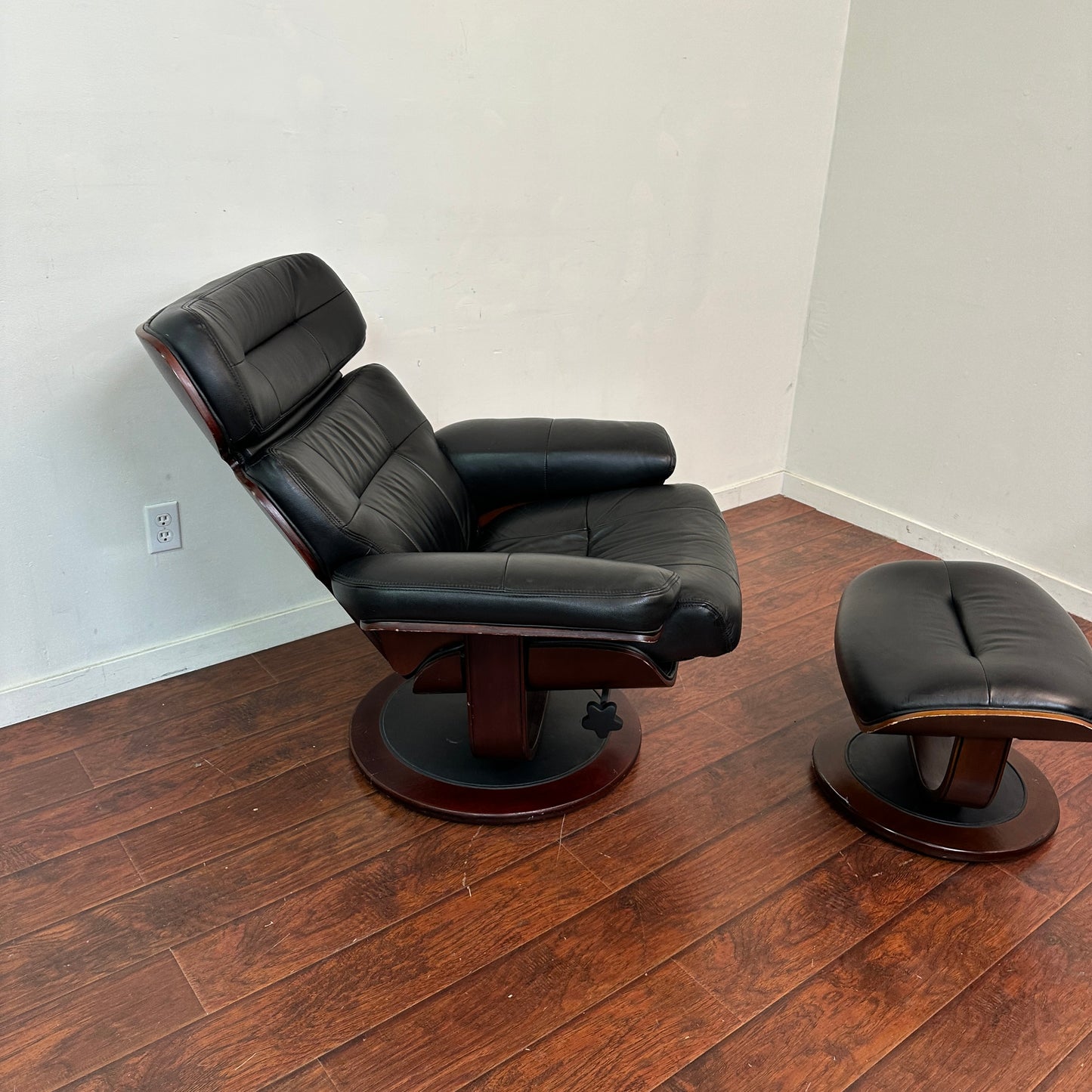Black Eames Replica Recliner Chair with Ottoman