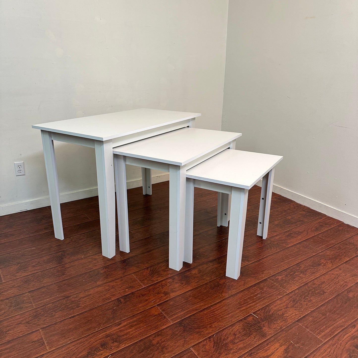 White 3-piece Nesting Tables (dining)