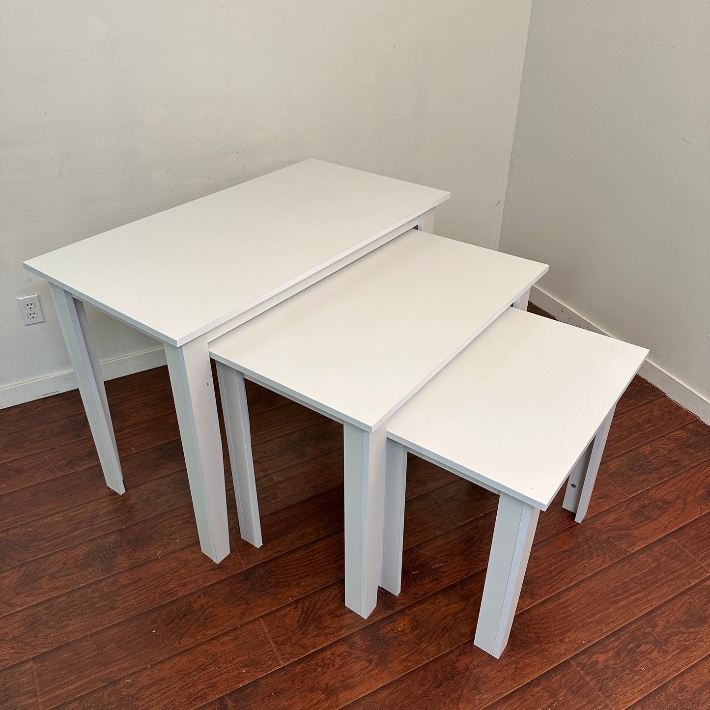 White 3-piece Nesting Tables (dining)