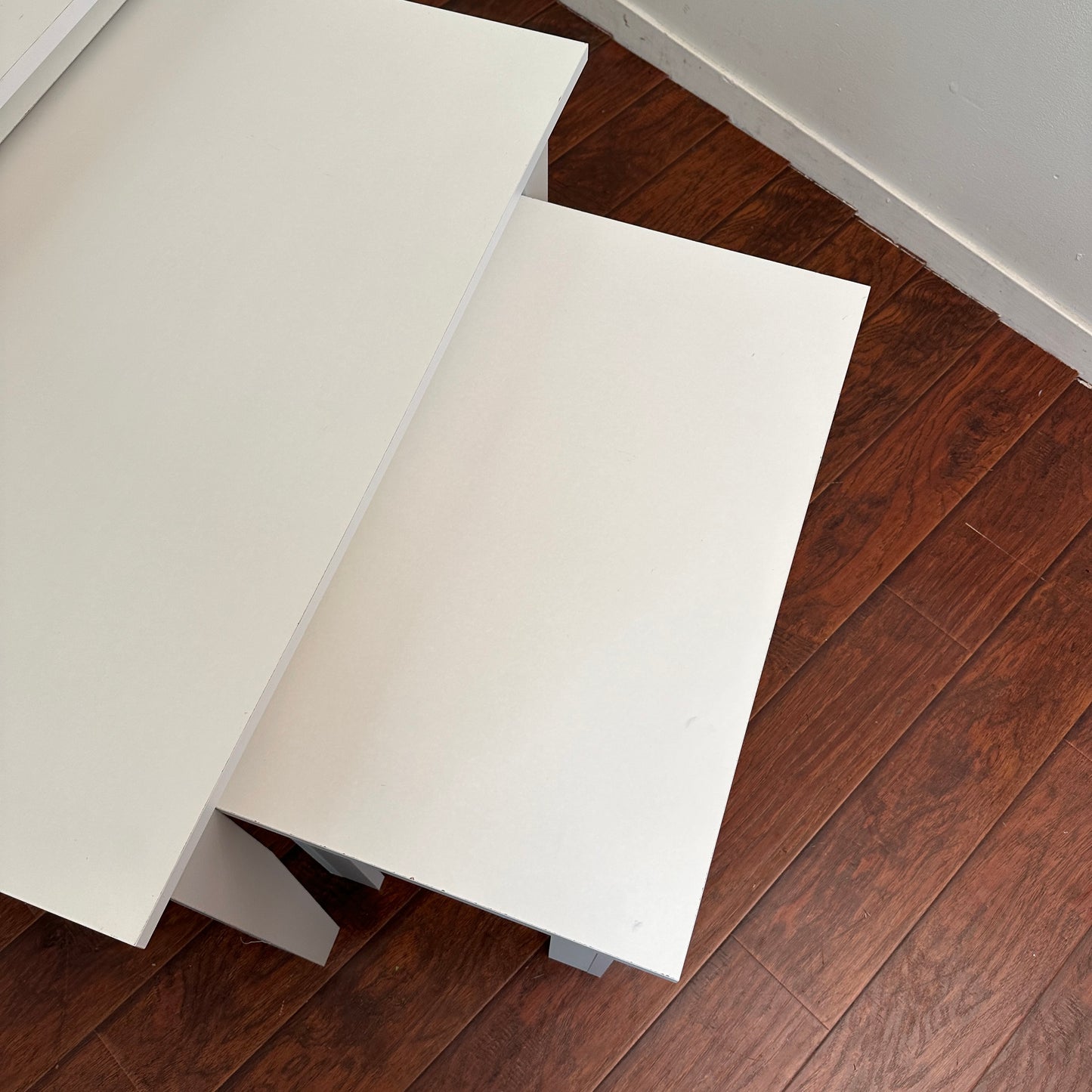 White 3-piece Nesting Tables (dining)