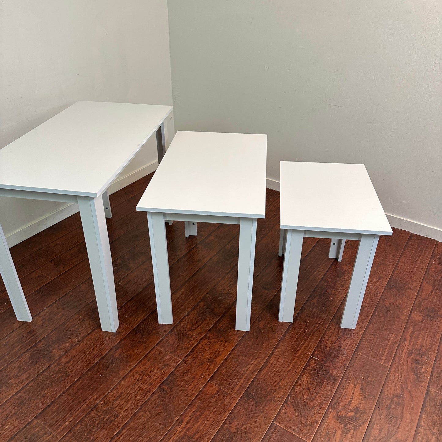 White 3-piece Nesting Tables (dining)