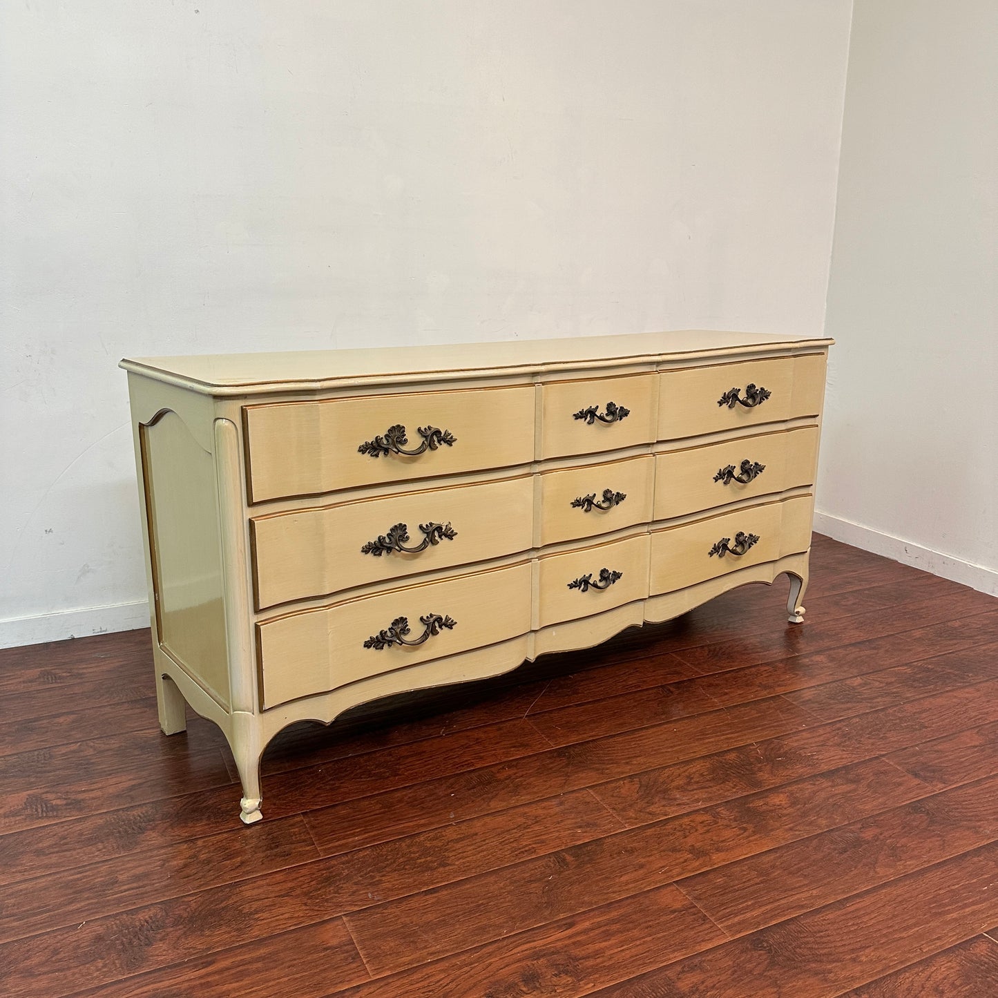 Vintage French Provincial Dresser - 1960s