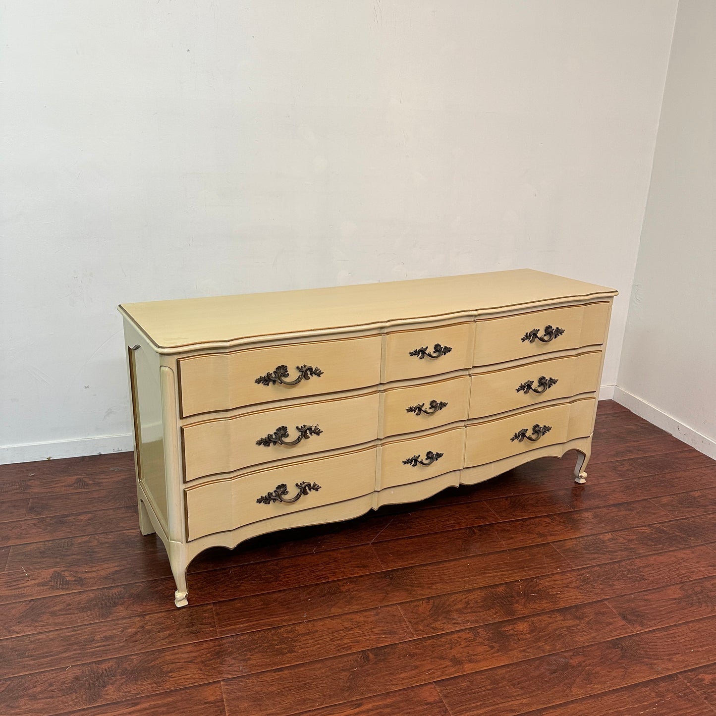 Vintage French Provincial Dresser - 1960s