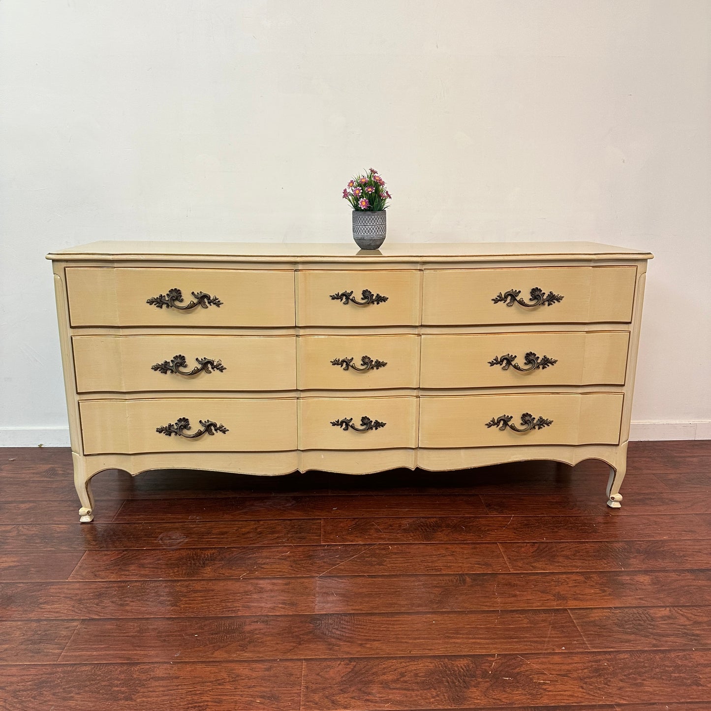 Vintage French Provincial Dresser - 1960s
