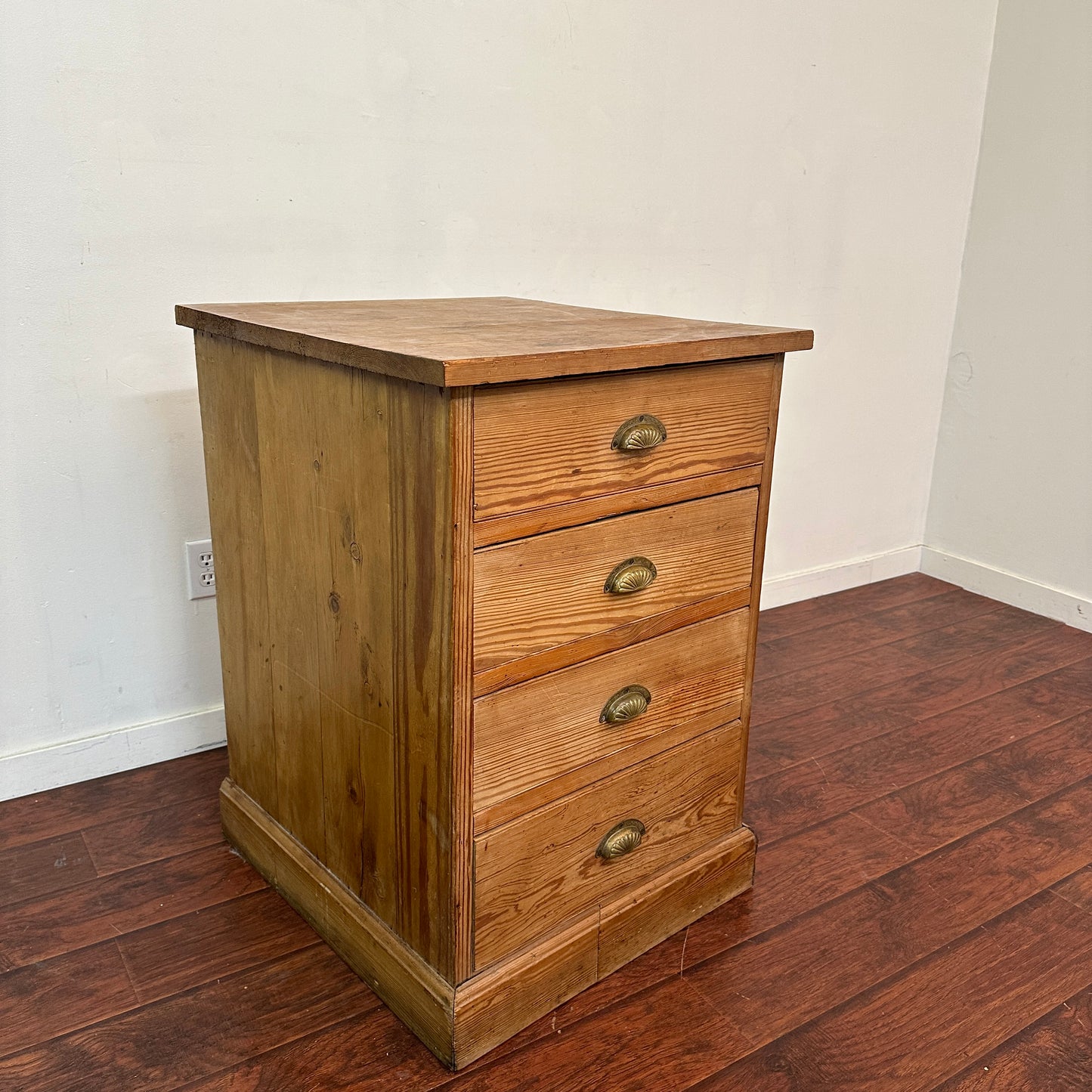 Vintage Wood 4 Drawers Chest of Drawers