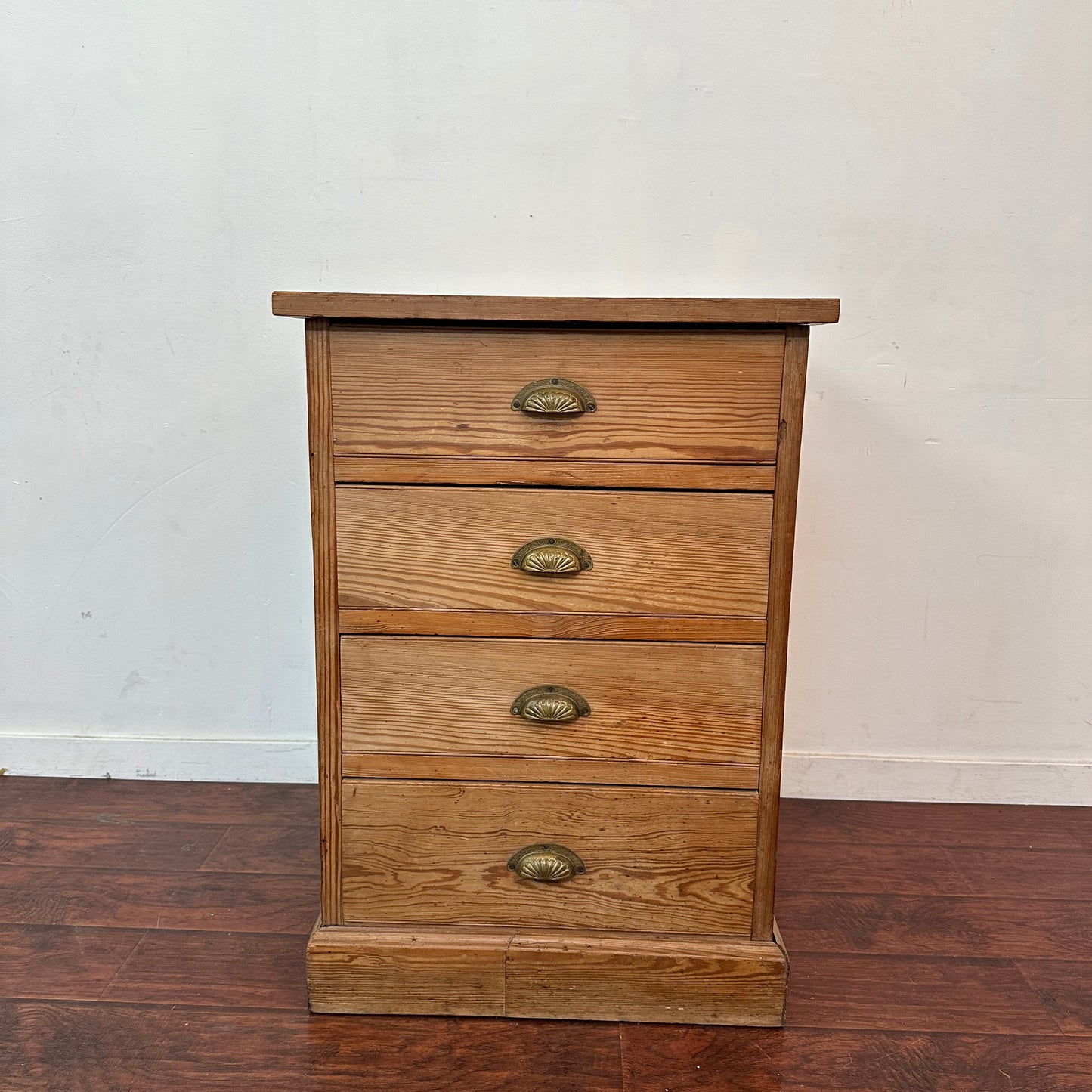 Vintage Wood 4 Drawers Chest of Drawers