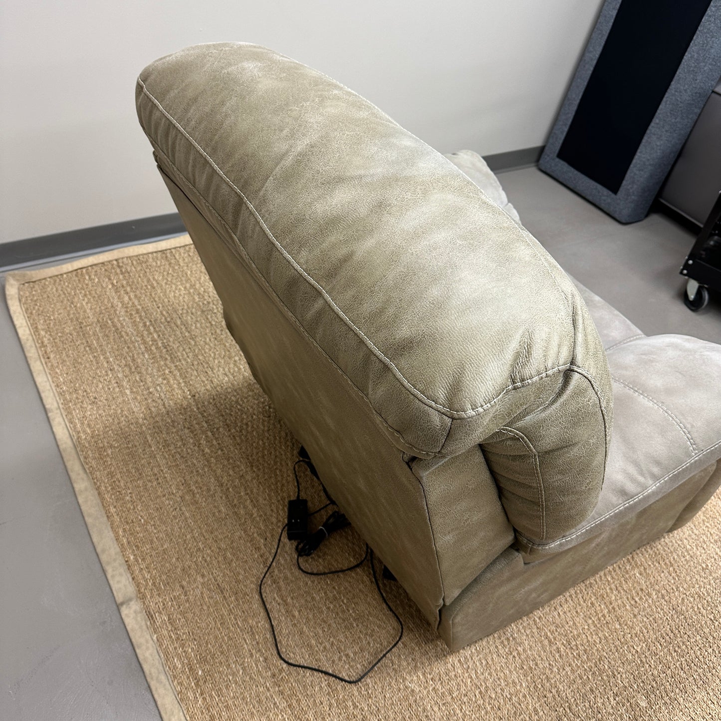 Dunwell Power Recliner with Adjustable Headrest