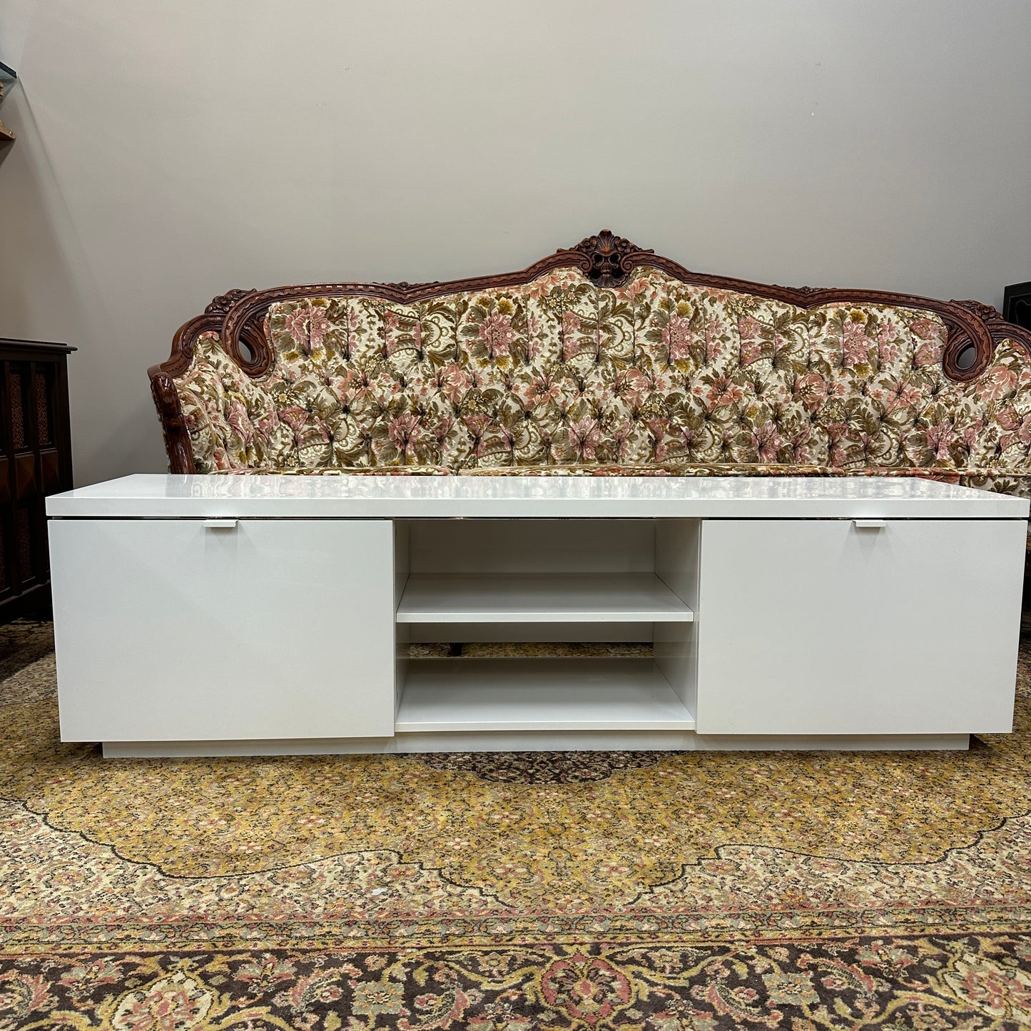 BYAS White TV Stand