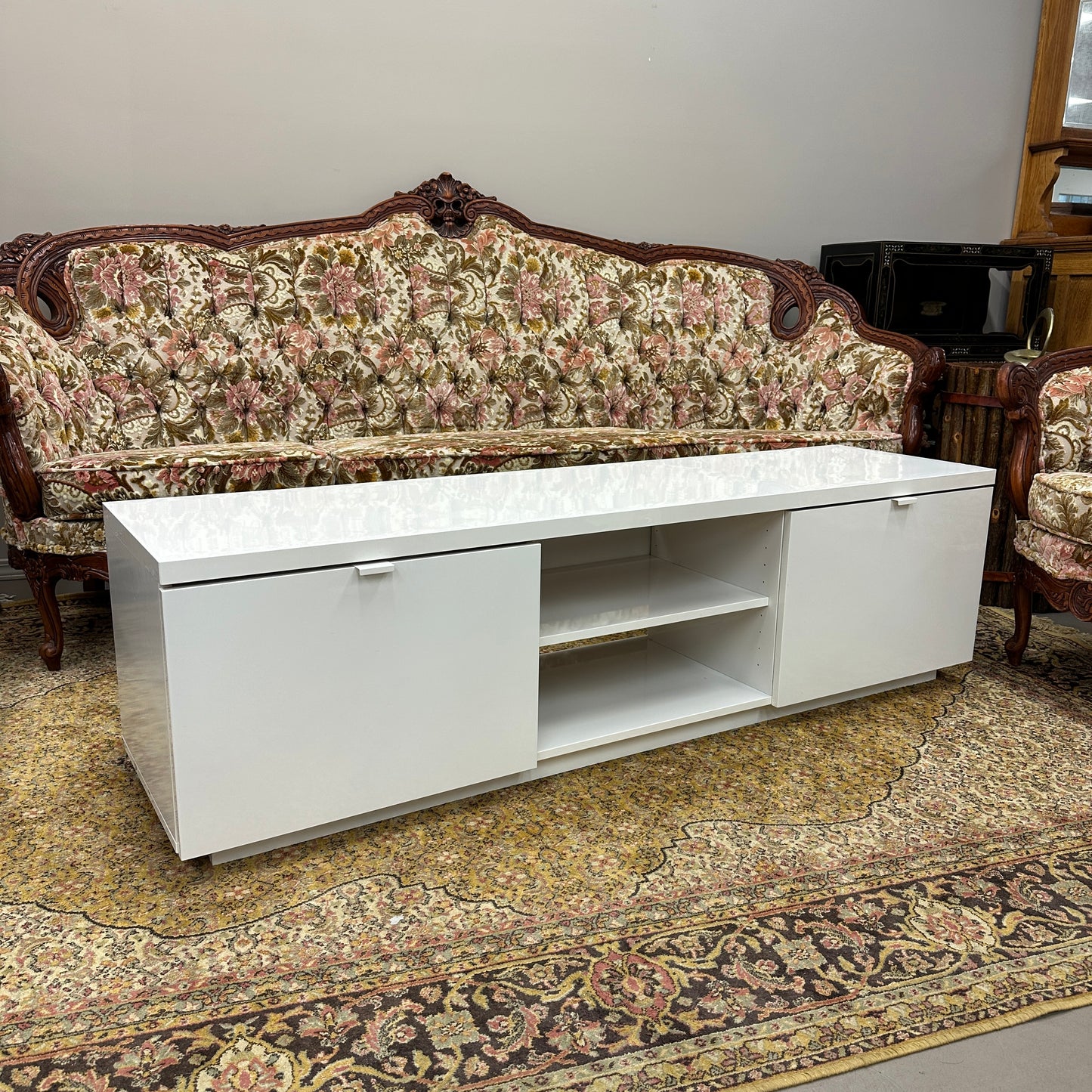 BYAS White TV Stand
