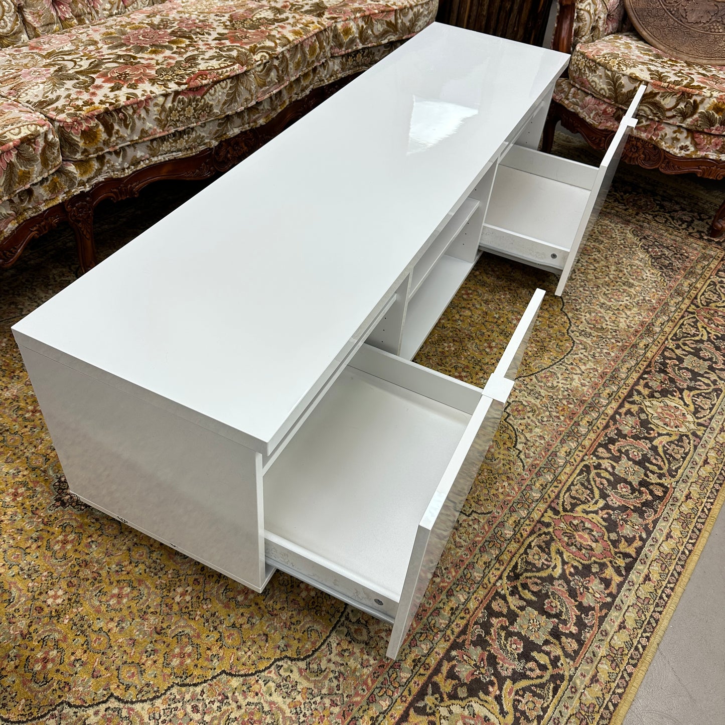BYAS White TV Stand