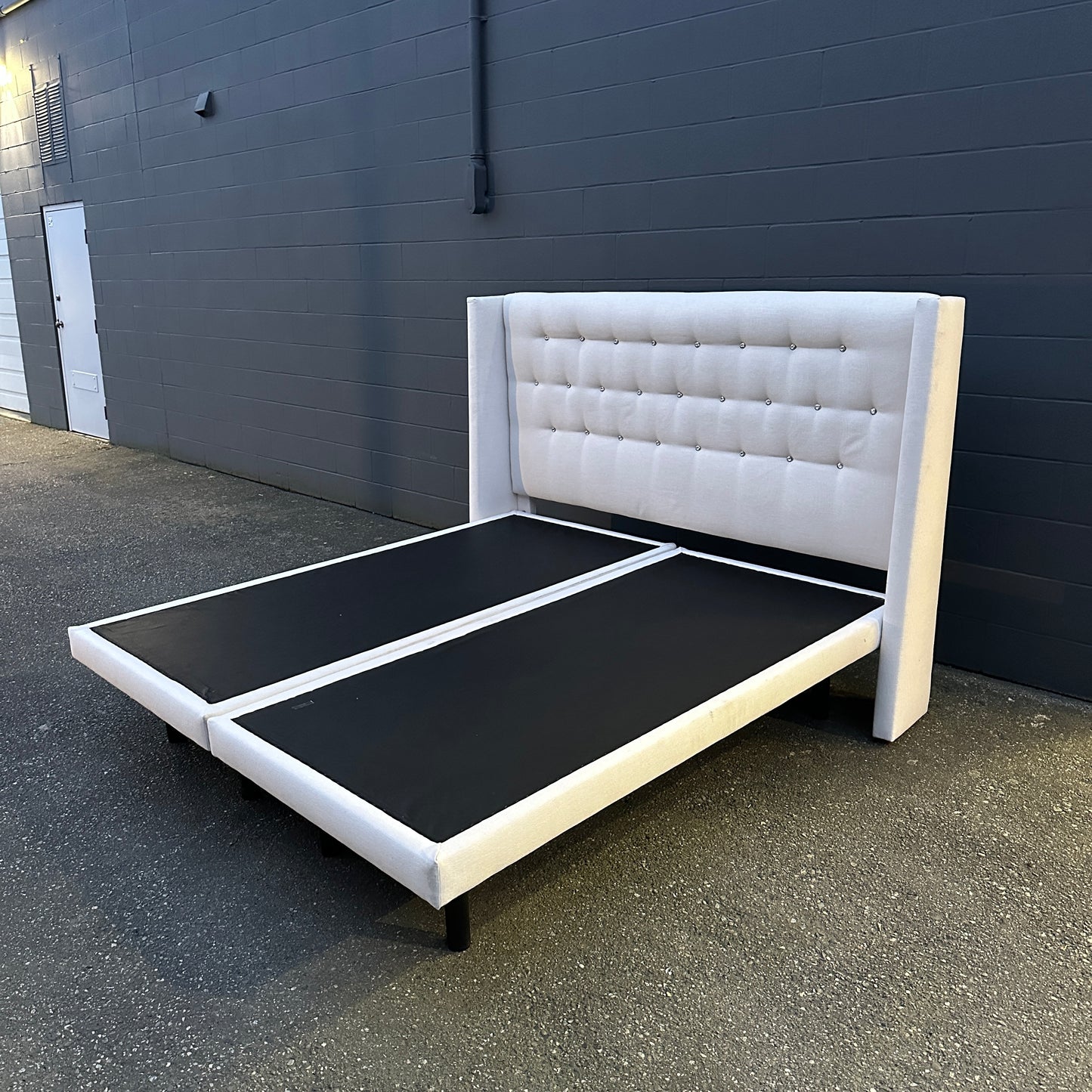 Wing Platform King Size Bed