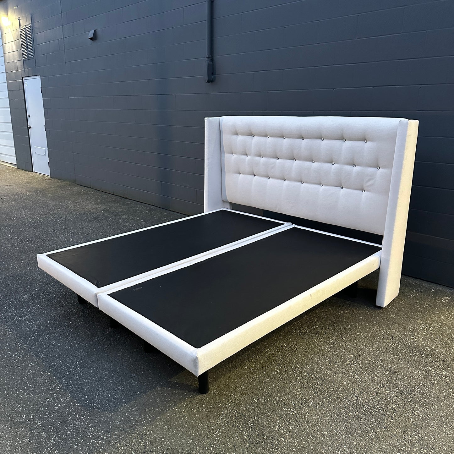 Wing Platform King Size Bed