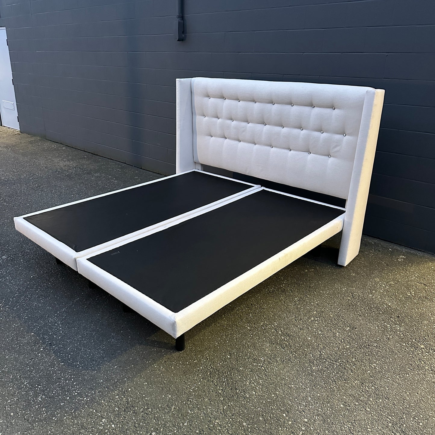 Wing Platform King Size Bed