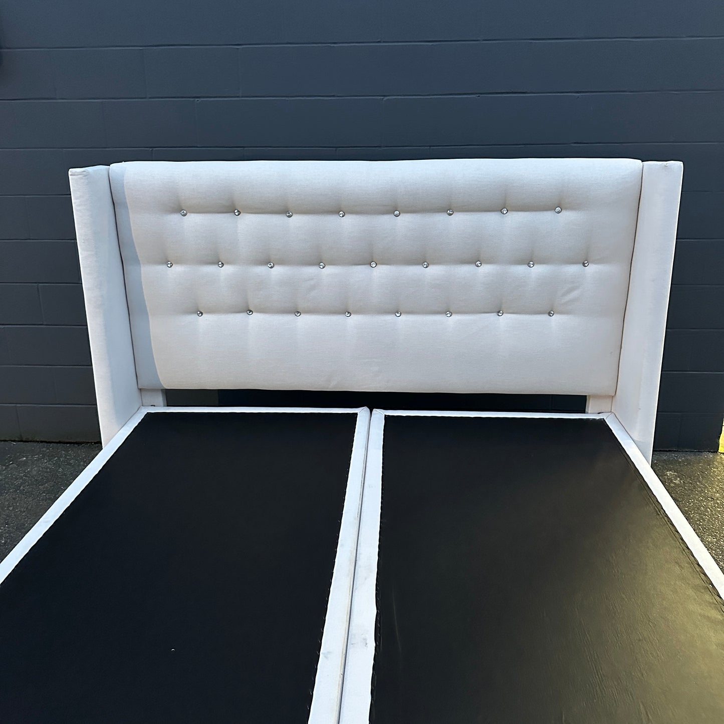 Wing Platform King Size Bed